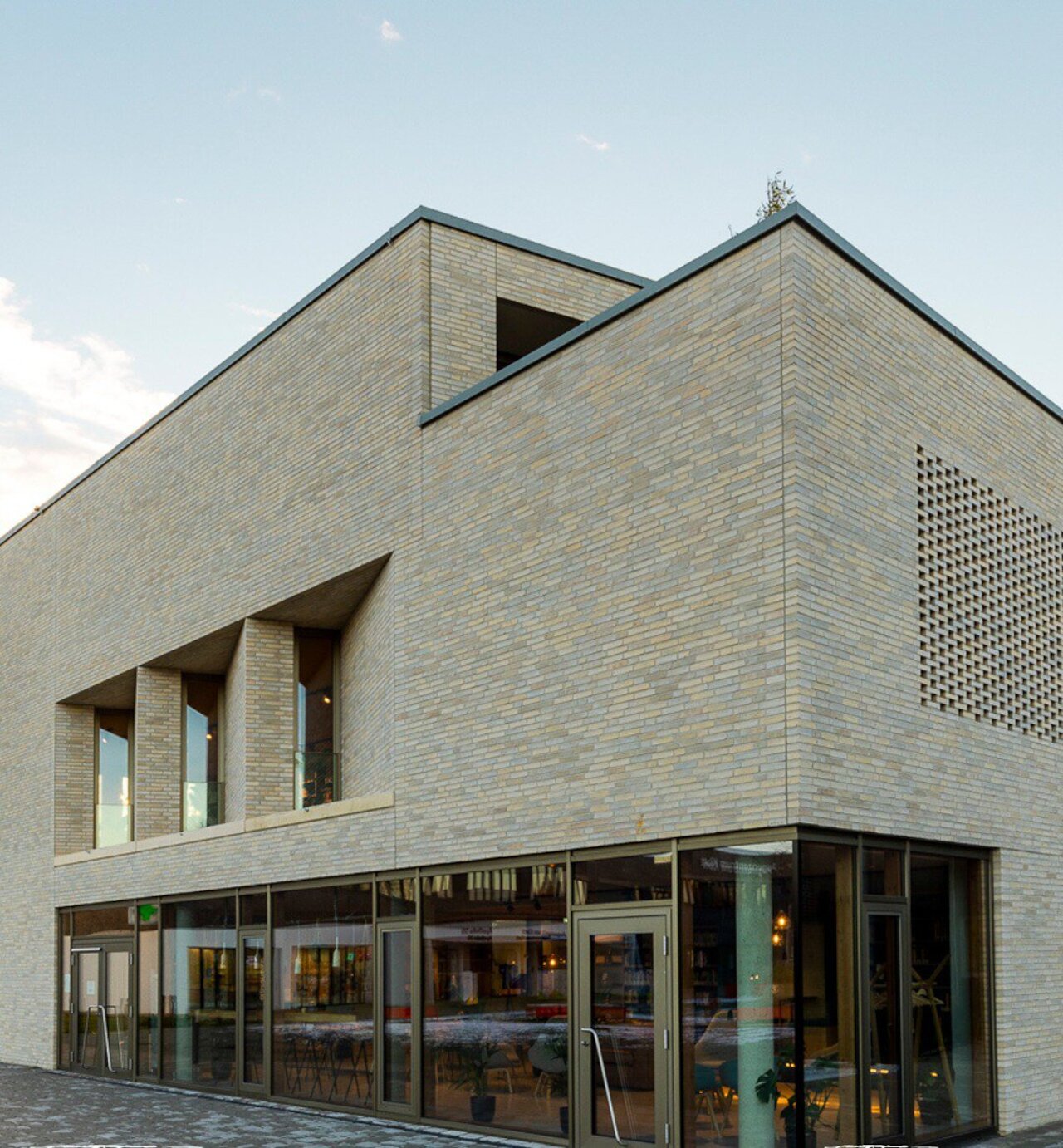 Das Bauvorhaben des Kultur- und Bildungszentrums in Leeste-Weyhe ist erfolgreich abgeschlossen Image 1