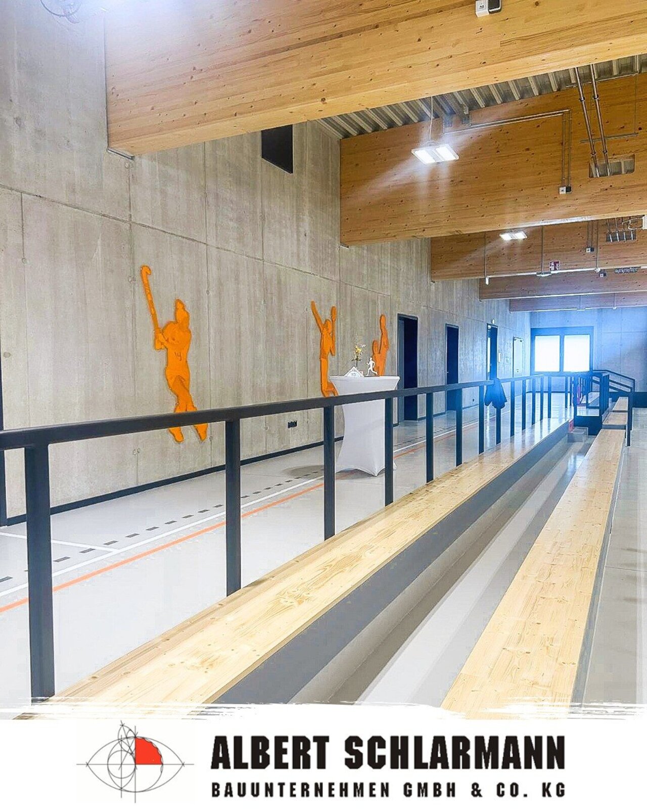 Sichtbetonwände in der neuen Sporthalle der Uni Vechta.